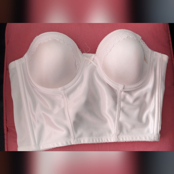 Elegant White Lace Trim Bra - Picture 2 of 7